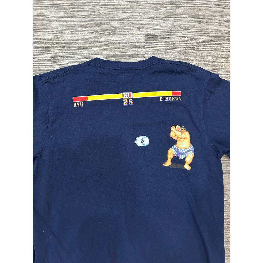 Uniqlo UT Capcom Street Fighter T Shirt Mens Medium M Navy Blue Ryu Pocket Tee